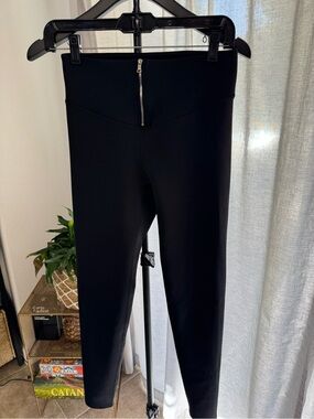 Heroine Sport Black High-Rise Leggings with Front Zip